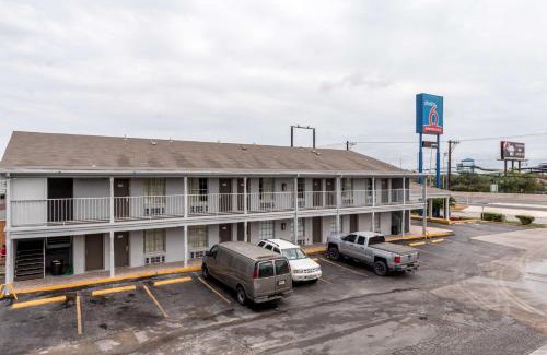 North San Antonio - SAT Hotel | Studio 6-San Antonio, TX - Fort Sam Houston Area