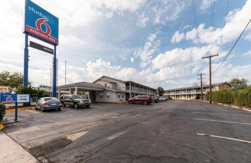 North San Antonio - SAT Hotel | Studio 6-San Antonio, TX - Fort Sam Houston Area