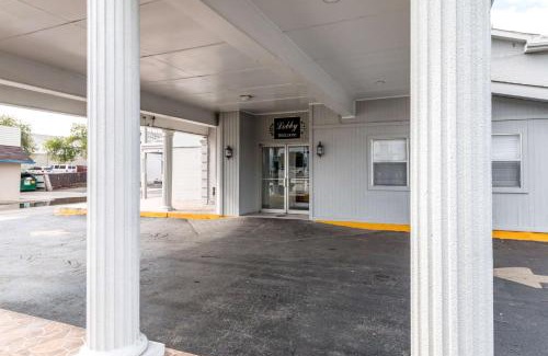 North San Antonio - SAT Hotel | Studio 6-San Antonio, TX - Fort Sam Houston Area