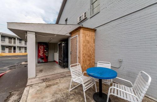 North San Antonio - SAT Hotel | Studio 6-San Antonio, TX - Fort Sam Houston Area