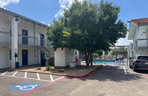 Euless Hotel | Studio 6 Suites Euless, TX – DFW West