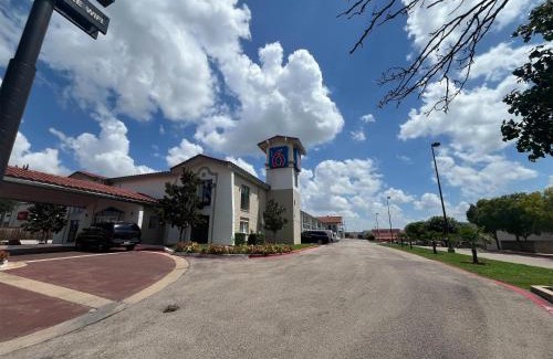Euless Hotel | Studio 6 Suites Euless, TX – DFW West