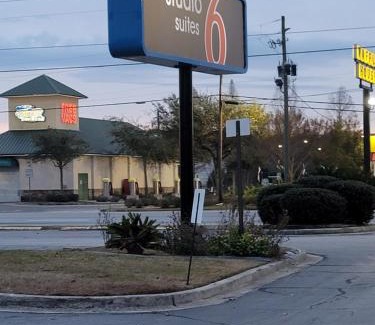Hinesville Hotel | Studio 6 Suites Hinesville, GA