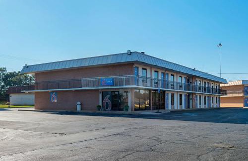 Perry Hotel | Studio 6 Suites Perry, GA