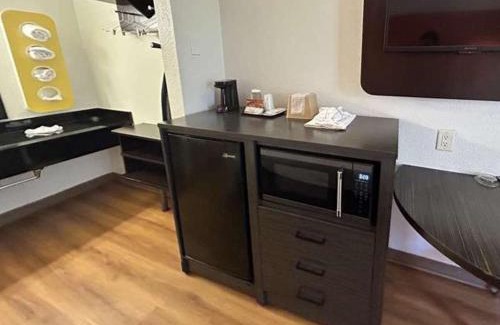 La Sierra Hotel | Studio 6 Suites - Riverside, CA South