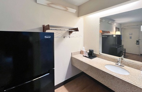 Flournoy Hotel | Studio 6 Suites Shreveport, LA – Industrial Loop