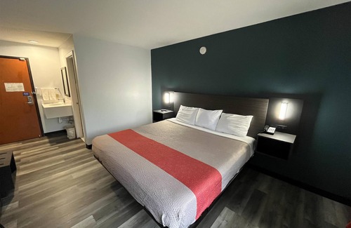 Urbana Hotel | Studio 6 Suites Urbana, Il