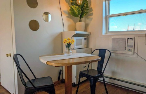 Ste Anne de Beaupre Apartment | Studio 7 | 2 Min Waterfront | BBQ & Fireplace