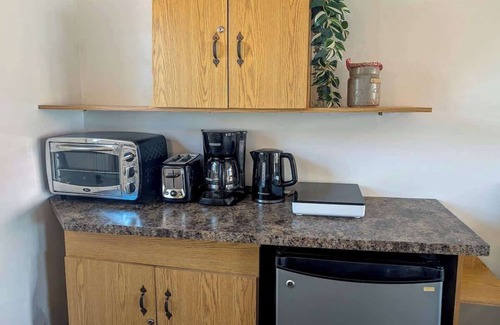 Ste Anne de Beaupre Apartment | Studio 7 | 2 Min Waterfront | BBQ & Fireplace