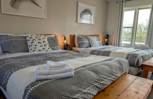 Ste Anne de Beaupre Apartment | Studio 9 - 2 min du Bord de l'eau Foyer & Barbecue