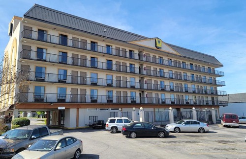 Decatur Hotel | Studio 9 Inn & Suites