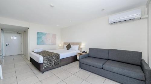 North Ward House | Studio 908 - Panoramic Ocean Views On The Strand