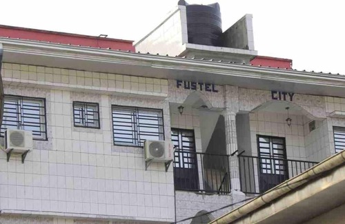 Douala House | Studio A4,b-ssadi Santa Lucia,wifi, Canal, Gardien