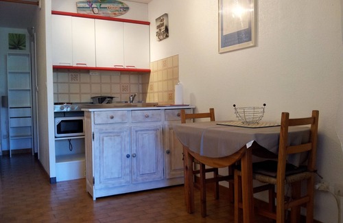 Gruissan Apartment | STUDIO air-conditioned garden level in residence with swimming pool
