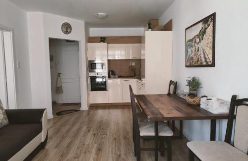 Pomorie Apartment | Studio Aivasovski Park - meters away from beach