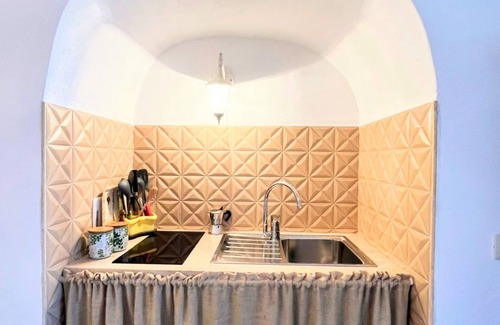 Monte Sant'Angelo Apartment | Studio 'Al Torrione 2' with Sea View and Air Conditioning