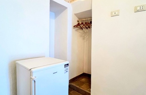 Monte Sant'Angelo Apartment | Studio 'Al Torrione 2' with Sea View and Air Conditioning