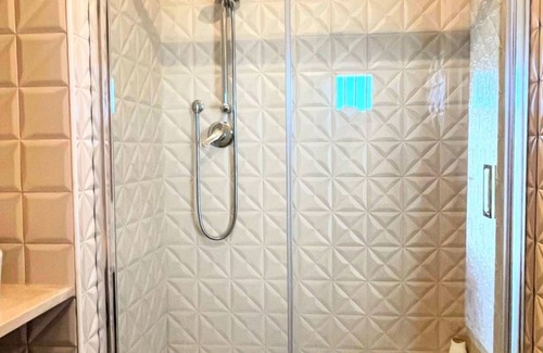 Monte Sant'Angelo Apartment | Studio 'Al Torrione 2' with Sea View and Air Conditioning