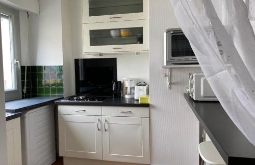 Quartier de l'Ecole-Militaire Apartment | Studio Angela proche Tour Eiffel