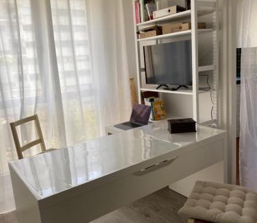 Quartier de l'Ecole-Militaire Apartment | Studio Angela proche Tour Eiffel