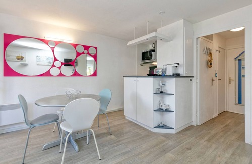 La Baule-Escoublac Apartment | Studio Apartment 'Appartement Avec Balcon' with Balcony