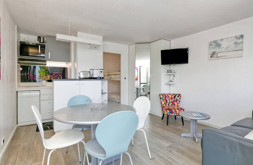 La Baule-Escoublac Apartment | Studio Apartment 'Appartement Avec Balcon' with Balcony