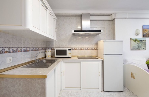 La Cala del Moral Apartment | Studio Apartment with Shared Pool, Wi-Fi and Air Conditioning