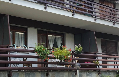 Montoso Apartment | Studio Apartment 'L'oasi Dei Larici' with Shared Garden and Balcony
