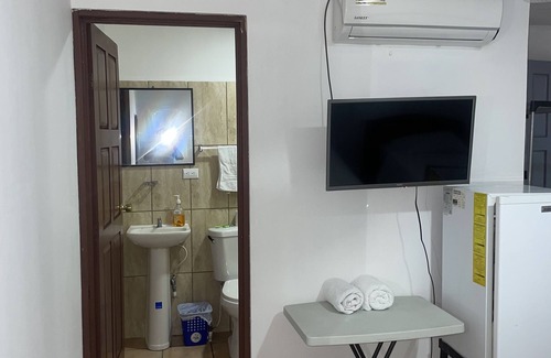 El Cerro Apartment | STUDIO APARTMENT/2 beds/TV . WIFI . Kitchen . CLOSE TO TOWN