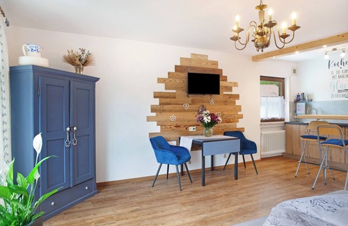 Untergrainau Apartment | Studio Apartment 'Aschaubichl - Wohnung Enzian' with Mountain View, Balcony and Wi-Fi