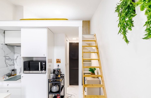 Palmela Apartment | Studio Apartment "Chalé Do Vale - Black and White" with Shared Pool, Private Terrace & Wi-Fi