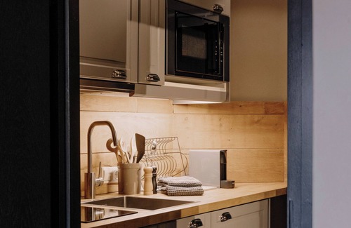 Entfelden Apartment | Studio apartment with large south-facing balcony & mountain view