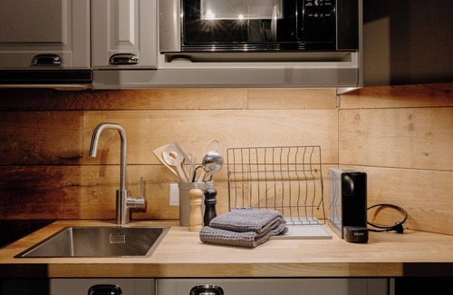 Entfelden Apartment | Studio apartment with large south-facing balcony & mountain view