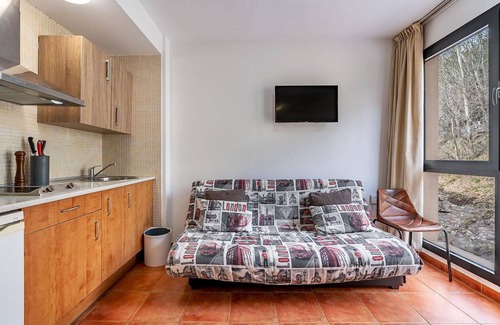 Pradollano Apartment | Studio apartment "Monte Gorbea 7 B" with mountain views, Wi-Fi (Free of charge) parking place