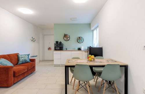 Terlano Apartment | Studio Apartment 'Esther House' with Mountain View, Private Garden and Wi-Fi