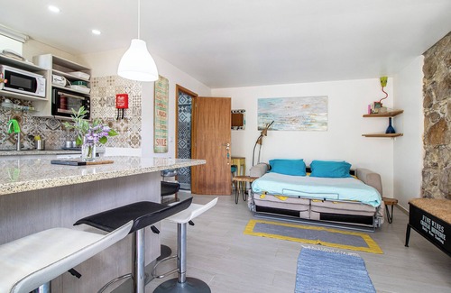 Moledo Apartment | Studio Apartment 'Estúdio Azul' with Mountain View, Shared Pool and Wi-Fi
