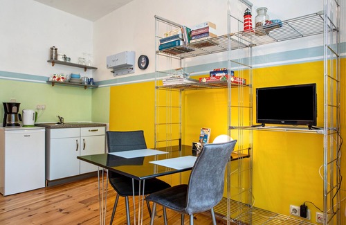Stralsund Apartment | Studio Apartment 'Ferienwohnung Rügen' with Wi-Fi