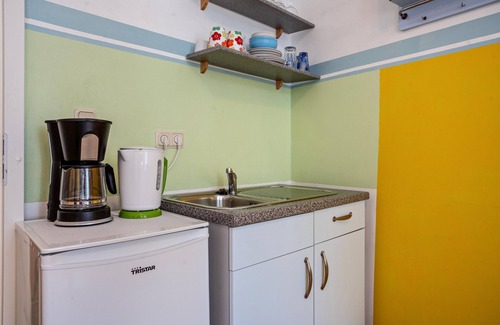 Stralsund Apartment | Studio Apartment 'Ferienwohnung Rügen' with Wi-Fi