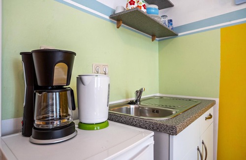 Stralsund Apartment | Studio Apartment 'Ferienwohnung Rügen' with Wi-Fi