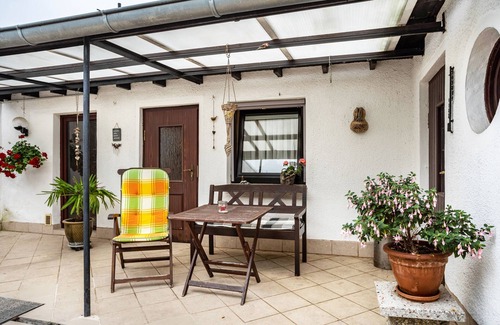 Franken Siedlung Apartment | Studio Apartment 'Ferienzimmer Norbi Stralsund' with Private Terrace and Wi-Fi
