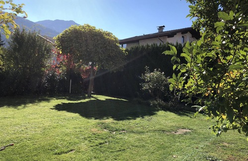 Birgitz Apartment | Studio Apartment 'Gartenstudio Peony' with Mountain View, Private Terrace and Wi-Fi