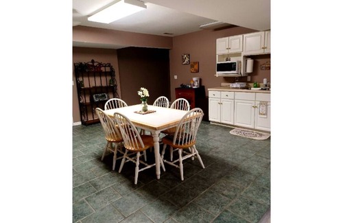 Columbia House | studio apartment in Columbia, Mo located a culdesac