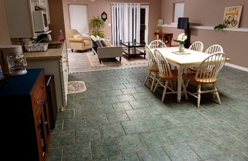 Columbia House | studio apartment in Columbia, Mo located a culdesac