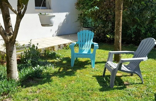 Gujan-Mestras Apartment | Studio Apartment 'Le Du Bassin D'Archachon' with Private Terrace, Private Garden and Wi-Fi