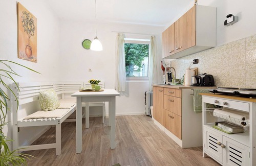 Creussen Apartment | Studio Apartment 'Lindenhardt' with Shared Garden and Wi-Fi