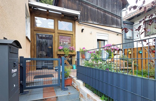 Creussen Apartment | Studio Apartment 'Lindenhardt' with Shared Garden and Wi-Fi