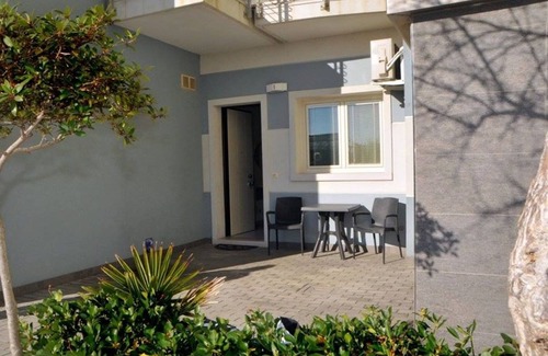 Old Town Apartment | Studio Apartment 'Monolocale Isola Di Pasqua Caorle' with Shared Garden, Wi-Fi and Air Conditioning
