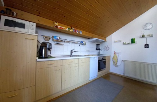 Bohringen Apartment | Studio Apartment 'Müller' with Balcony and Wi-Fi