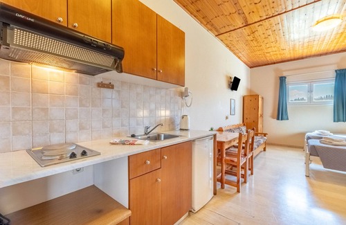 Sidari Apartment | Studio Apartment "Nicolas Melitsa 7" near the Beach with Shared Terrace & Wi-Fi