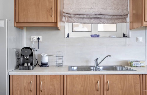 Kaminarata Apartment | Studio Apartment 'Paradiso Verde 103' with Mountain View, Wi-Fi and Air Conditioning